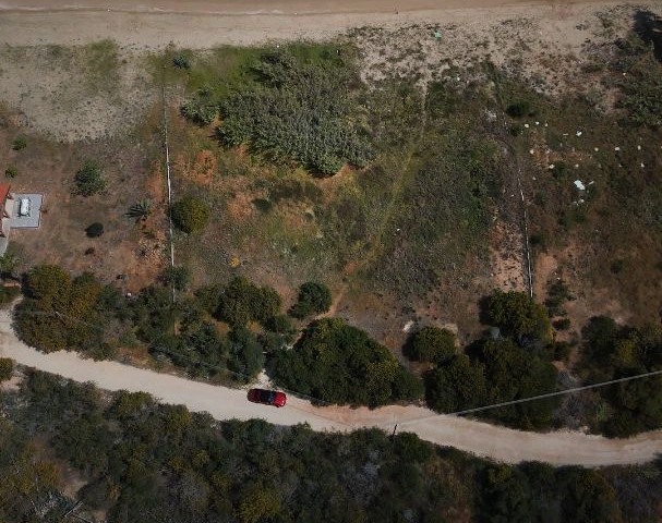 Direkt am Meer gelegen, mit Gewerbe- und Wohngenehmigungen, mit einer Straße, 2 Hektar 1 Evlek-Land in perfekter Lage zum Verkauf, egal ob für eine Villa oder eine Investition!