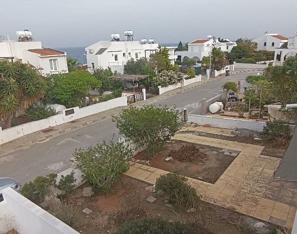 Sadrazamköy de Yazlık Eşyalı Satılık İkiz Villa