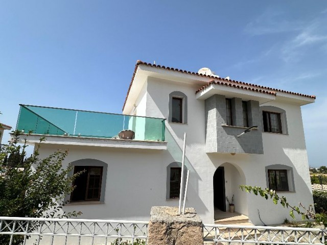 Girne/Çatalköy'de Muhteşem Dağ/Deniz Manzaralı Full Eşyalı Kiralık 3+1 Villa