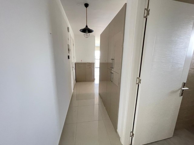 Girne Merkezde Dağ Deniz Manzaralı Full Eşyalı Satılık 3+1 Dublex Penthouse Daire 