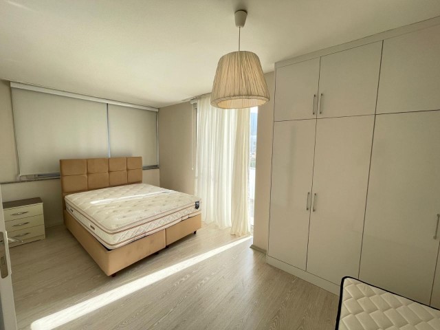 Girne Merkezde Dağ Deniz Manzaralı Full Eşyalı Satılık 3+1 Dublex Penthouse Daire 