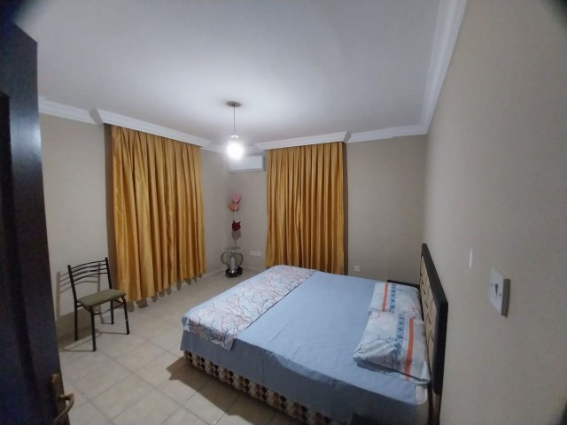 Girne Merkezde 4+1 (1 oda penthouse şeklinde üst katta)