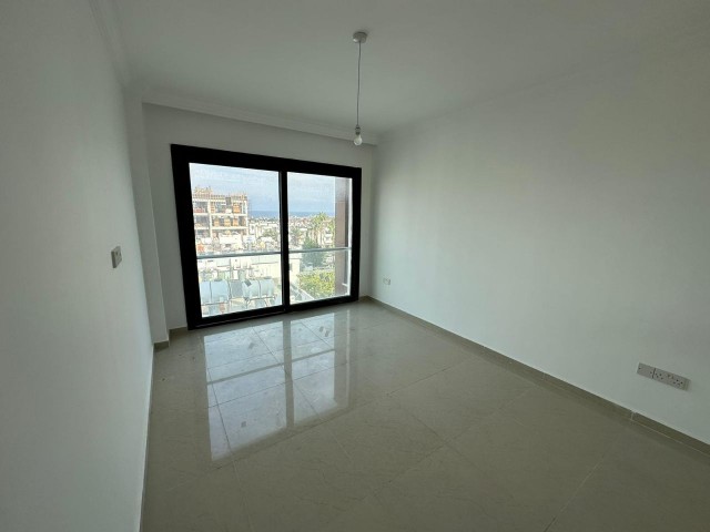 GİRNE MERKEZDE SATILIK 2+1 EŞYASİZ DAİRE