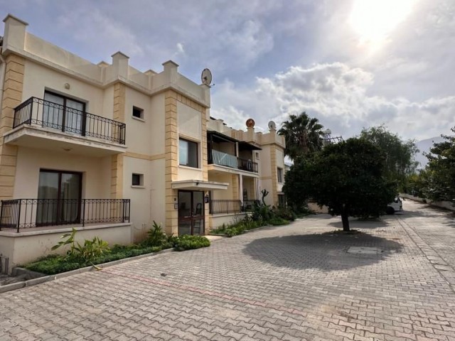 آپارتمان 1+1 با استخر برای فروش در Karaoğlanoğlu، YUREME فاصله تا دریا