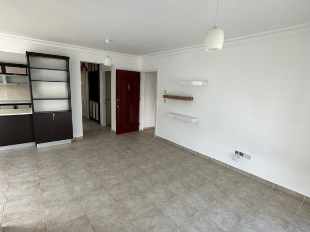 3+1 well-maintained, spacious flat for sale in Kyrenia Center. Turkish title.