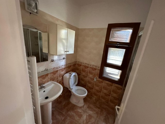 3+1 UNMÖBLIERTE VILLA ZU VERMIETEN IN KARŞİYAKA