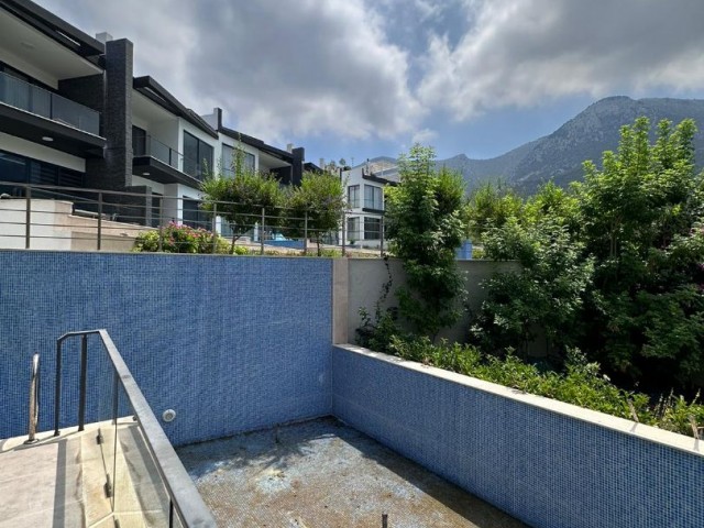 4+1 duplex flat with private pool for sale in Bellapais