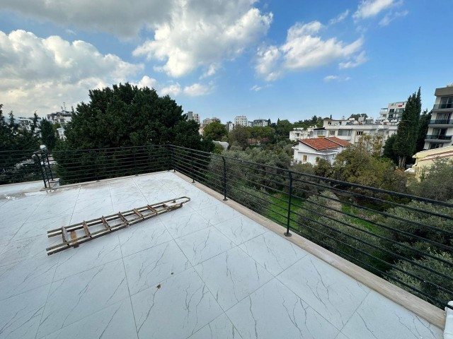 FULLY FURNISHED 4+1 VERY SPACIOUS 200 M2 PENTHOUSE FLAT FOR SALE IN KYRENIA CENTER