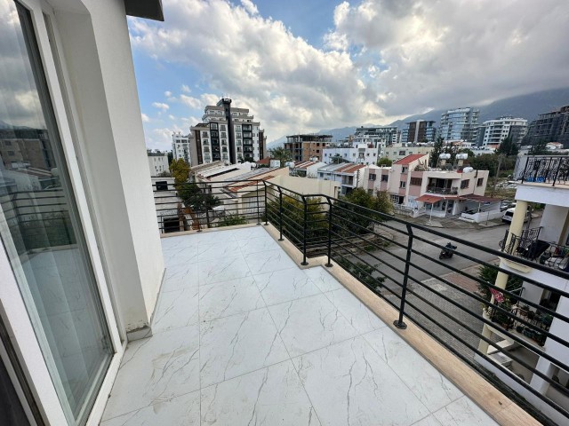  GİRNE MERKEZDE KIRALIK 4+1 FULL EŞYALI DAİRE PENTHOUSE