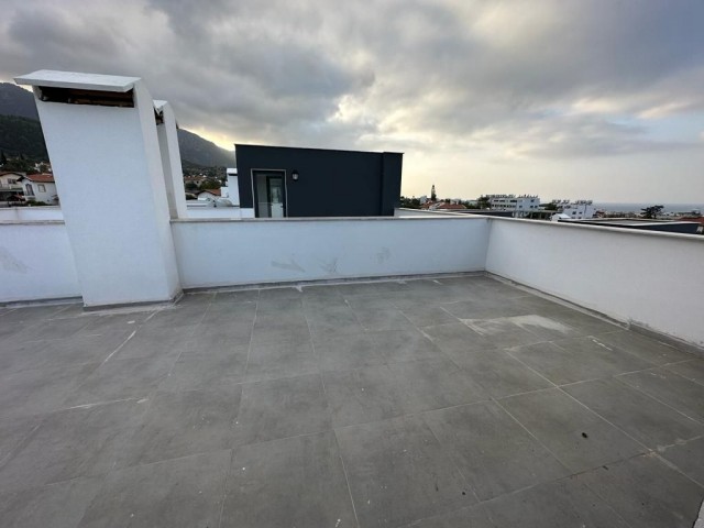 2+1 WOHNUNG MIT PRIVATER TERRASSE ZUM VERKAUF IN ALSANCAK