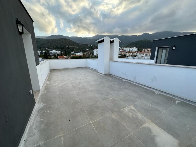 2+1 WOHNUNG MIT PRIVATER TERRASSE ZUM VERKAUF IN ALSANCAK