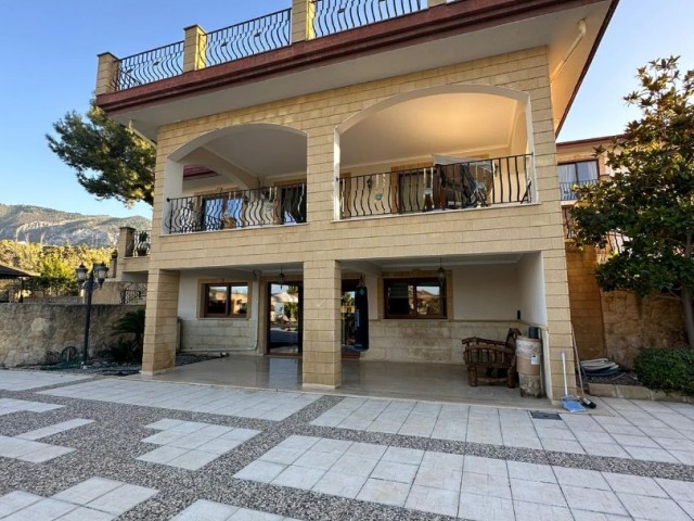 Magnificent 4+2 Mansion for sale in Kyrenia Center