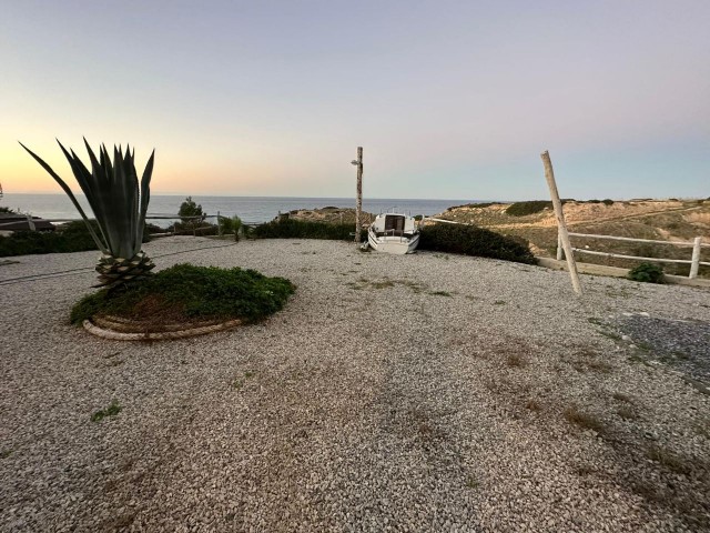 1+1 Wohnung direkt am Meer zum Verkauf in Esentepe