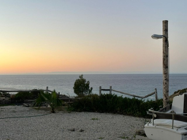 1+1 Wohnung direkt am Meer zu vermieten in Esentepe