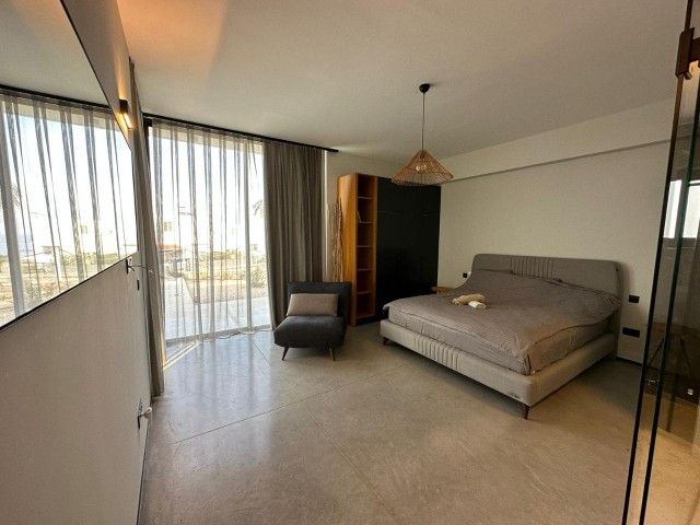 LUXUSVILLA 3+1 ZUR TÄGLICHEN MIETE IN GIRNE/BAHÇELİ