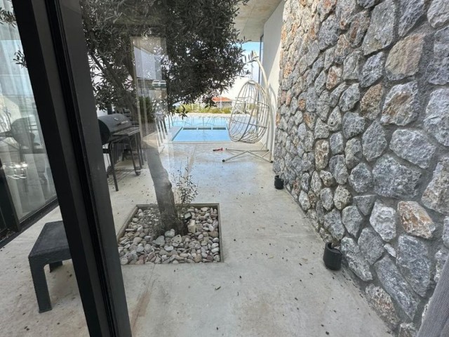 LUXUSVILLA 3+1 ZUR TÄGLICHEN MIETE IN GIRNE/BAHÇELİ