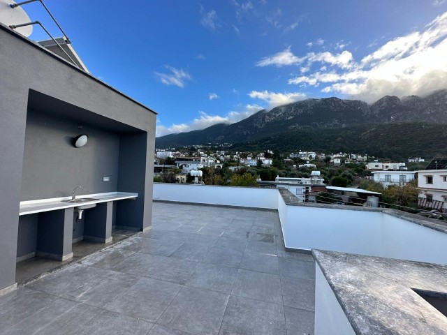 Luxuriöse 4+1-Triplex-Villa zum Verkauf in LAPTA, mit atemberaubendem Blick auf die Berge und das Meer