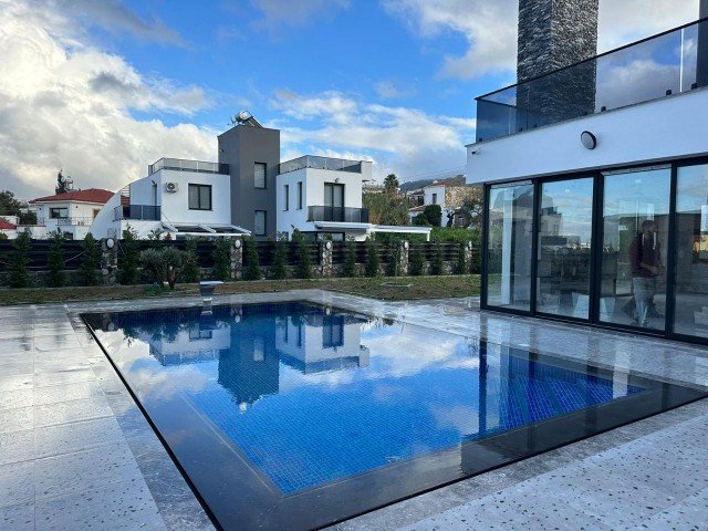 Luxuriöse 4+1-Triplex-Villa zum Verkauf in LAPTA, mit atemberaubendem Blick auf die Berge und das Meer