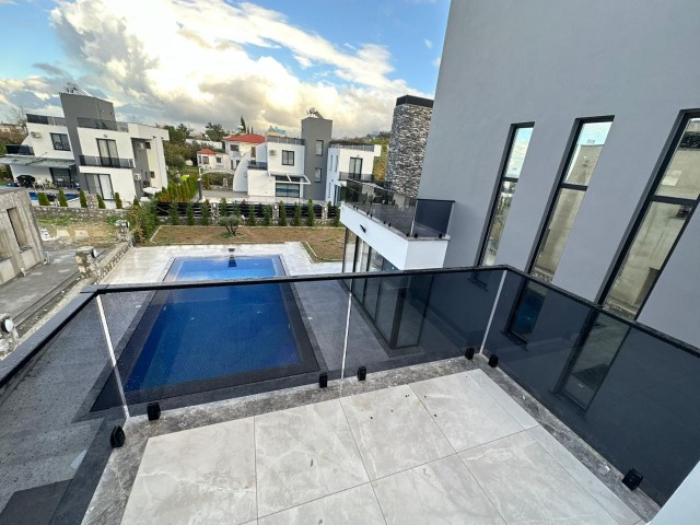 Luxuriöse 4+1-Triplex-Villa zum Verkauf in LAPTA, mit atemberaubendem Blick auf die Berge und das Meer
