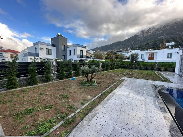 Luxuriöse 4+1-Triplex-Villa zum Verkauf in LAPTA, mit atemberaubendem Blick auf die Berge und das Meer