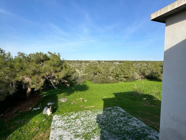 Unvollendete Villa zum Verkauf im Dorf Akdeniz 5+1, türkische Herstellung