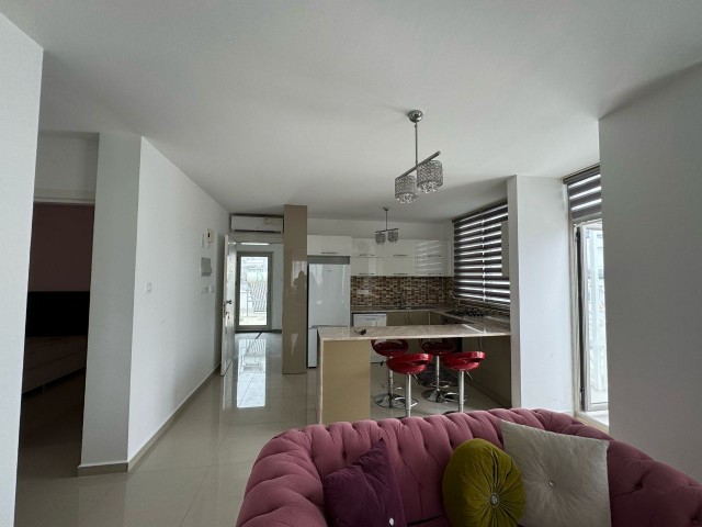 GİRNE MERKEZDE KİRALIK 2+1 DAİRE PENTHOUSE 