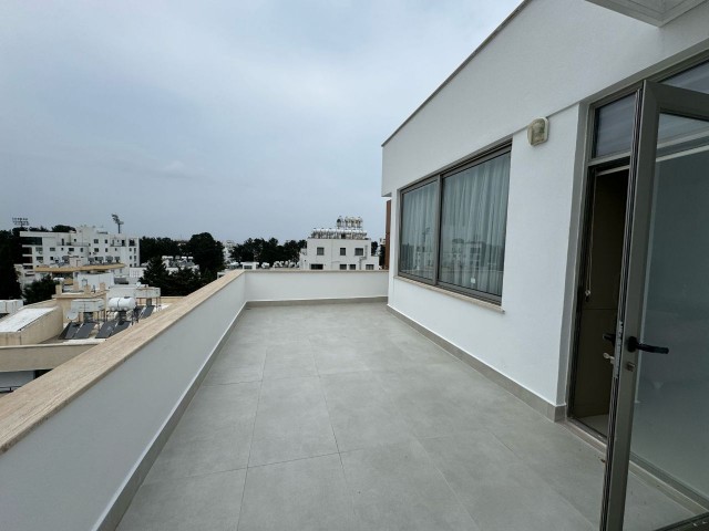 2+1 WOHN-PENTHOUSE ZU VERMIETEN IM KYRENIA CENTER