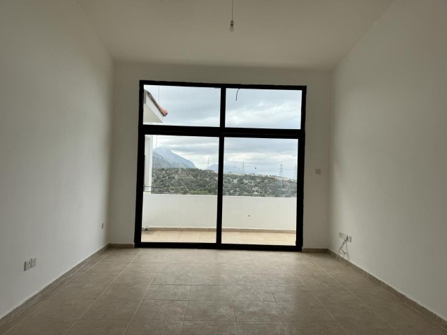 Arapkoy’de satılık 2+1 penthouse. ONÜ KAPANMAZ  Muhteşem Deniz ve Dağ manzaralı 