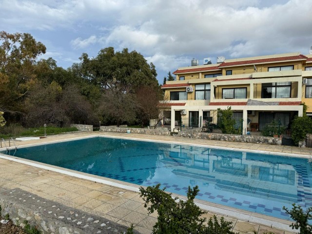 2+1 Penthouse zum Verkauf in Arapköy. ONU CAPAMAZ Herrlicher Meer- und Bergblick