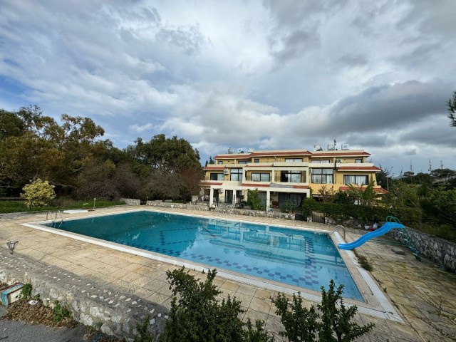 2+1 Penthouse zum Verkauf in Arapköy. ONU CAPAMAZ Herrlicher Meer- und Bergblick