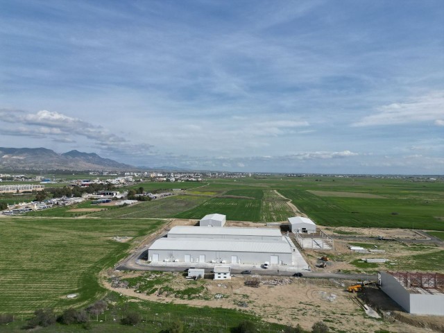 600 M2 LAGERHÄUSER ZU VERMIETEN IM INDUSTRIEGEBIET IN HASPOLAT