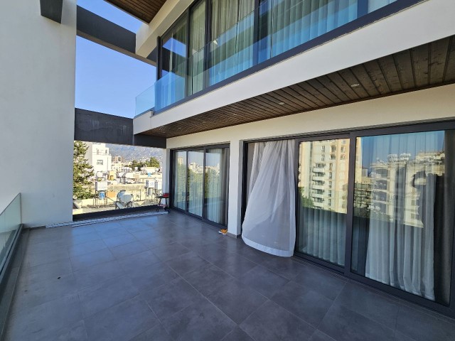 Duplex-Penthouse zur Miete in Kyrenia