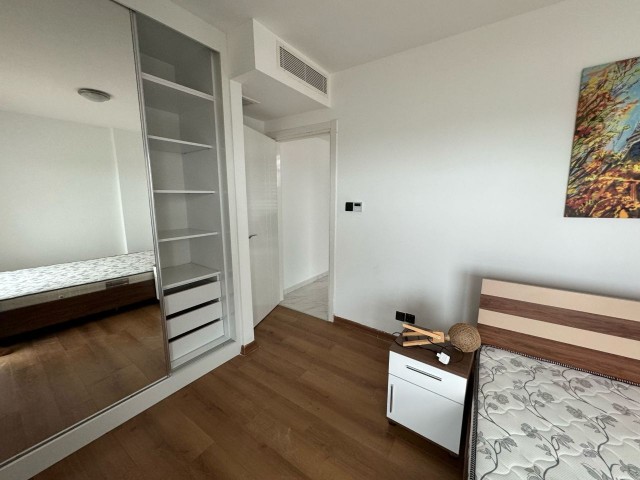 3+1 KOMPLETT MÖBLIERTE PENTHOUSE-WOHNUNG ZU VERMIETEN IM KYRENIA CENTER