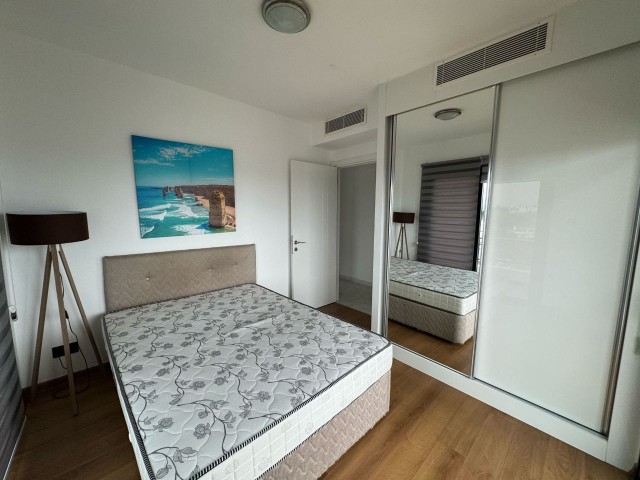 3+1 KOMPLETT MÖBLIERTE PENTHOUSE-WOHNUNG ZU VERMIETEN IM KYRENIA CENTER