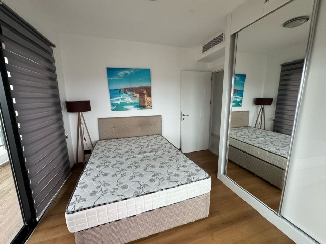 3+1 KOMPLETT MÖBLIERTE PENTHOUSE-WOHNUNG ZU VERMIETEN IM KYRENIA CENTER