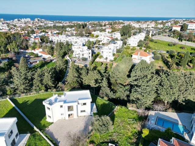 4+1 Neue Villa auf 1 Dekar zum Verkauf in Alsancak, bezugsfertig