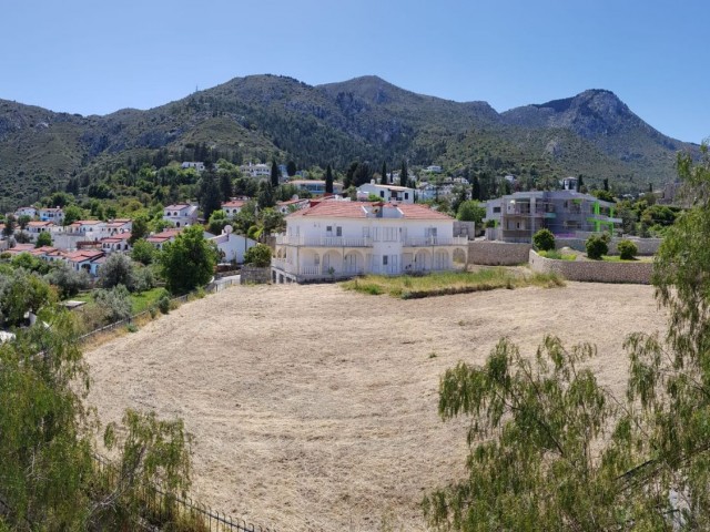 2 800 m2 land + 450 m2 villa for sale in Bellapais with a magnificent view