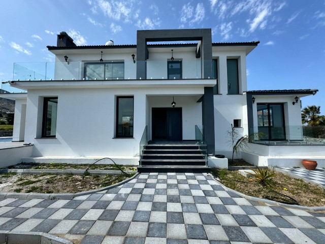 Luxuriöse 3+1-Villa zum Verkauf auf 1 Dekar in Karşıyaka