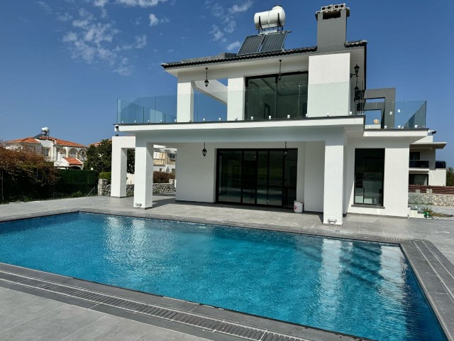 Luxuriöse 3+1-Villa zum Verkauf auf 1 Dekar in Karşıyaka