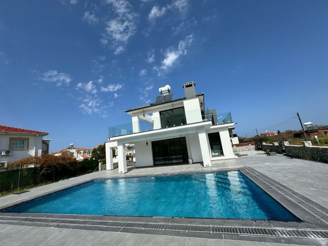 Luxury 3+1 Villa for sale on 1 decare in Karşıyaka