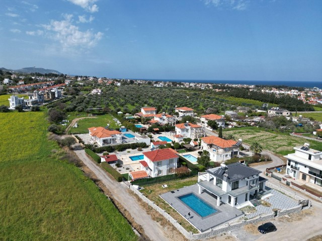 Luxuriöse 3+1-Villa zum Verkauf auf 1 Dekar in Karşıyaka