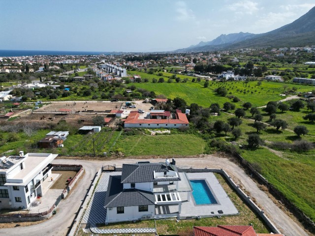 Luxuriöse 3+1-Villa zum Verkauf auf 1 Dekar in Karşıyaka