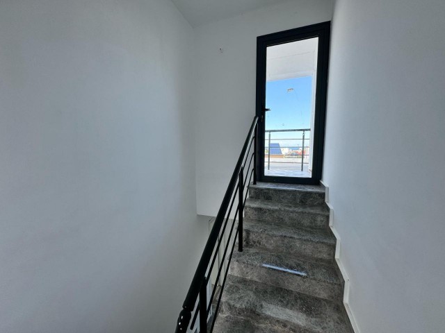 3+1 TRIPLEX-VILLA ZUM VERKAUF IN ALSANCAK, GELEGENHEITSPREIS, TRANSFORMATOR BEZAHLT!