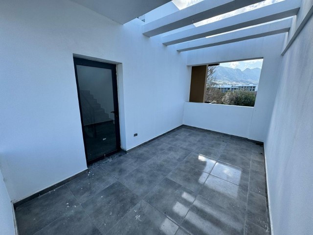 3+1 TRIPLEX-VILLA ZUM VERKAUF IN ALSANCAK, GELEGENHEITSPREIS, TRANSFORMATOR BEZAHLT!