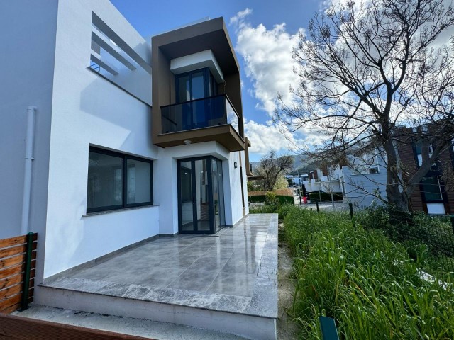 3+1 TRIPLEX-VILLA ZUM VERKAUF IN ALSANCAK, GELEGENHEITSPREIS, TRANSFORMATOR BEZAHLT!