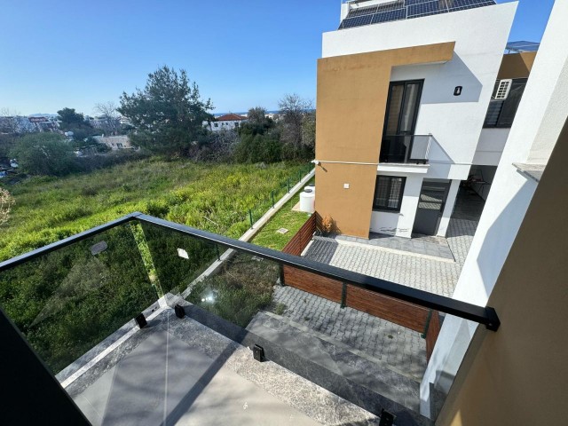 3+1 TRIPLEX-VILLA ZUM VERKAUF IN ALSANCAK, GELEGENHEITSPREIS, TRANSFORMATOR BEZAHLT!