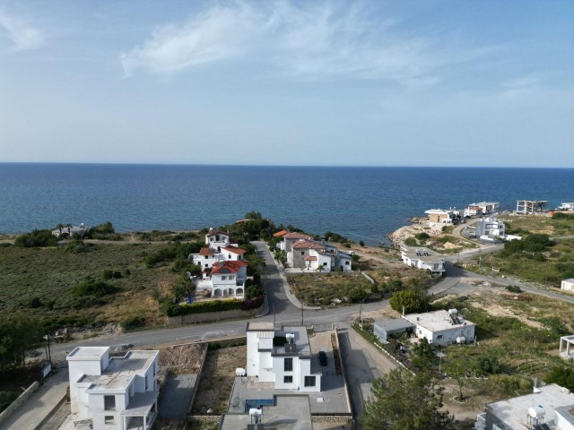 VOLLSTÄNDIG MÖBLIERTE 3+1 VILLA ZUM VERKAUF IN KARŞIYAKA, ALLE STEUERN WURDEN BEZAHLT!!! 400 METER ZUM MEER