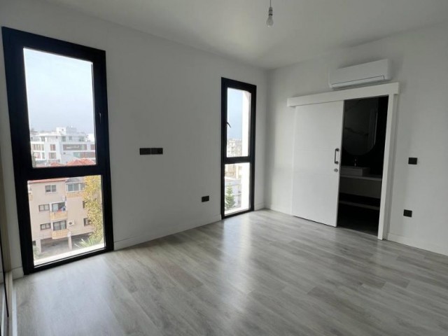 2+1 новая роскошная квартира на продажу в центре Кирении, готовая к заселению