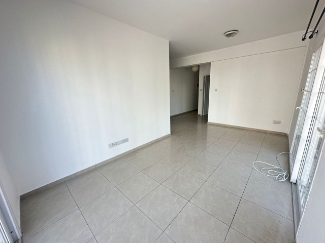 VERY CLEAN AND MAINTAINED 2+1 FLAT FOR SALE IN KYRENIA CENTER