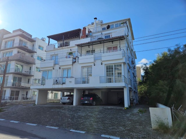 VERY CLEAN AND MAINTAINED 2+1 FLAT FOR SALE IN KYRENIA CENTER